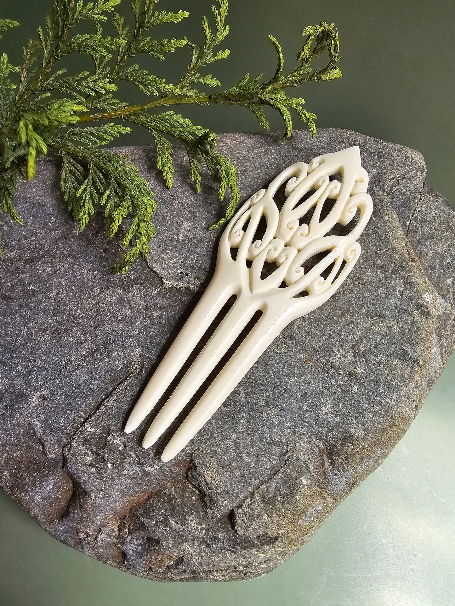 Short Heru Comb