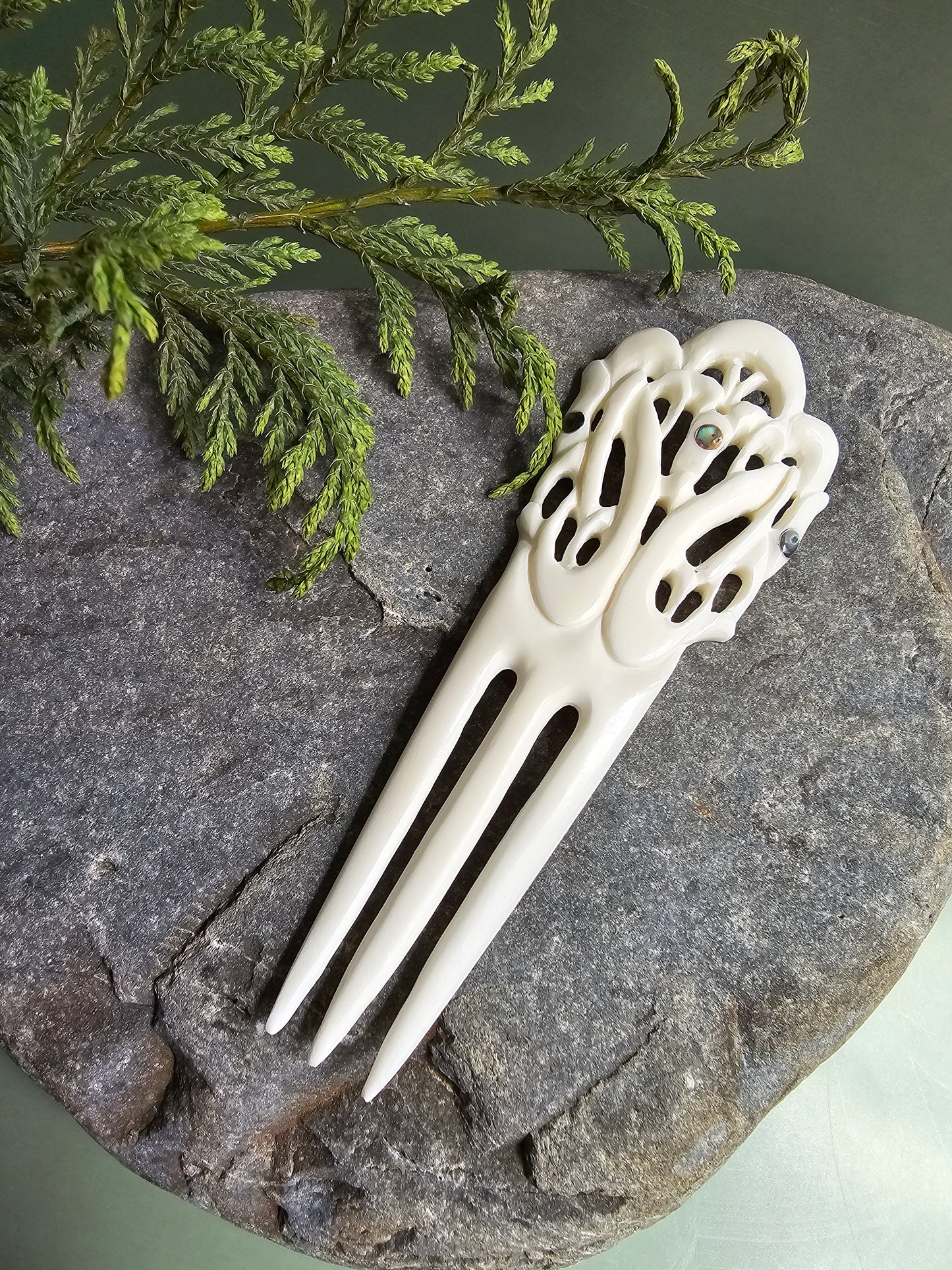 Short Heru Comb